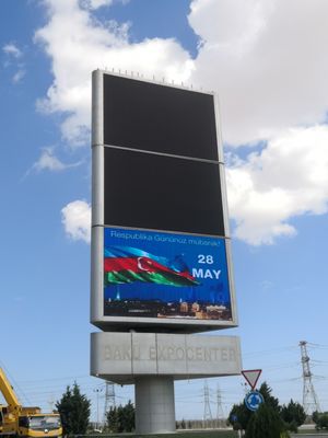 Uzak kumanda ve IP65 koruma düzeyi ile güneş enerjisi kaydırma dış LED ekranı