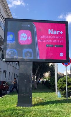 Uzak kumanda ve IP65 koruma düzeyi ile güneş enerjisi kaydırma dış LED ekranı