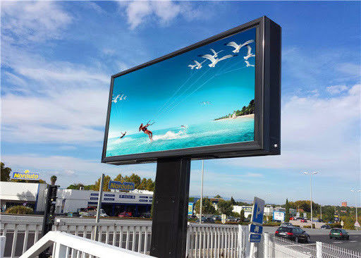 Çin'in İlk Dışarıdaki P2.5mm Yüksek Parlaklık Su geçirmez LED Reklam Ekranı
