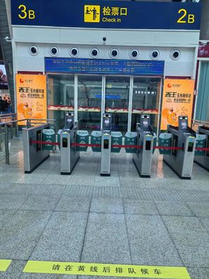 Dışarıda Yüksek Parlaklık Enerji tasarrufu GOB P1.875mm Demir Kutusu Su geçirmez Reklam MakinesiEpistar LED Çip