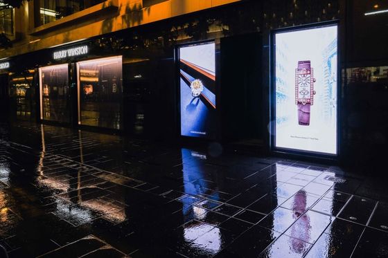 İyi bir fiyat. GA Serisi P4 Poster LED Ekran W1366*H1920mm Modül Boyutu 320*160mm IP65 Dış mekan kurulum 8000 nit çevrimiçi