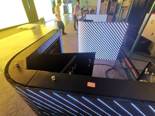 İyi bir fiyat. IP65 su geçirmez 976mm kabin boyutu ve yüksek parlaklık reklam için 100.000 saatlik ömür boyu dış LED ekran çevrimiçi