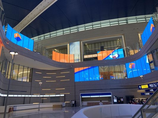 İç mekan P7.8 Şeffaf LED Ekran Dijital LED Video Mesh Özelleştirilebilir