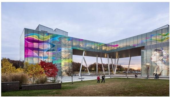 İyi bir fiyat. P4.8mm High-definition, High Brightness, And High Transparency Glass Mounted Film LED Display Screen çevrimiçi